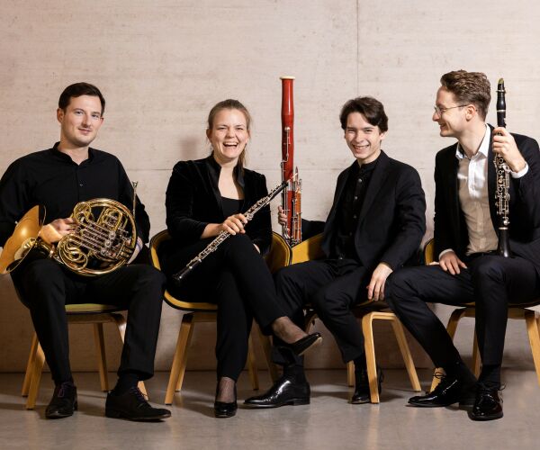 "Ihr Spiel ist von musikalischem Witz, gro&szlig;em klangsinnlichen Empfinden und technischer Vir...